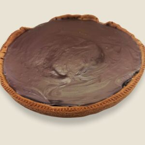 Crostata frolla cioccolato con marmellata di albicocche e ganache al cioccolato